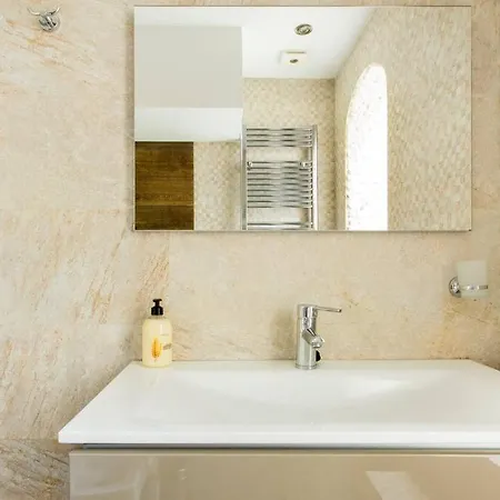 Boutique Townhouse With Hot Tub Near Puerto Banus Casa de Férias