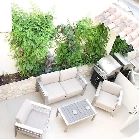 Boutique Townhouse With Hot Tub Near Puerto Banus Marbella