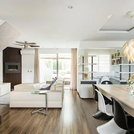 Boutique Townhouse With Hot Tub Near Puerto Banus *