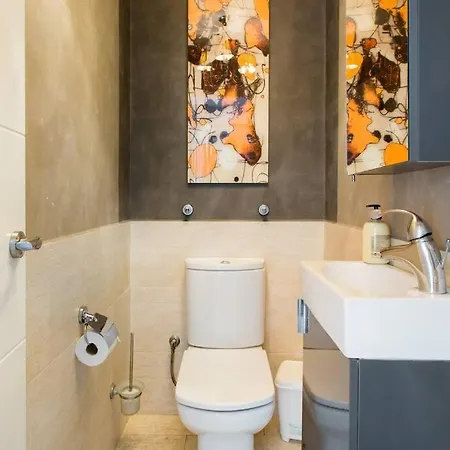 Boutique Townhouse With Hot Tub Near Puerto Banus Marbella