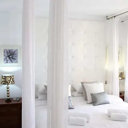 Boutique Townhouse With Hot Tub Near Puerto Banus