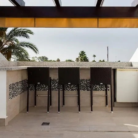 Boutique Townhouse With Hot Tub Near Puerto Banus Hébergement de vacances Marbellac