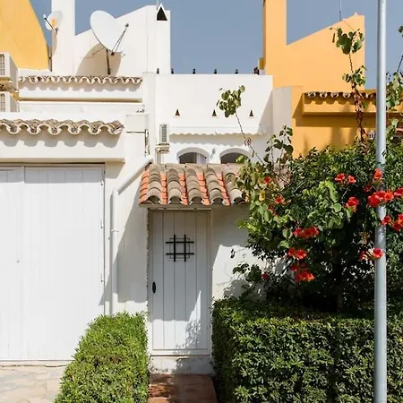 Hébergement de vacances Boutique Townhouse With Hot Tub Near Puerto Banus