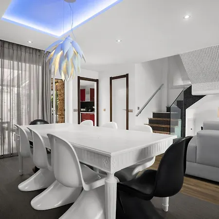 5Br Boutique Townhouse Hot Tub Near Puerto Banus Vakantiehuis