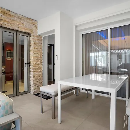 Vakantiehuis 5Br Boutique Townhouse Hot Tub Near Puerto Banus