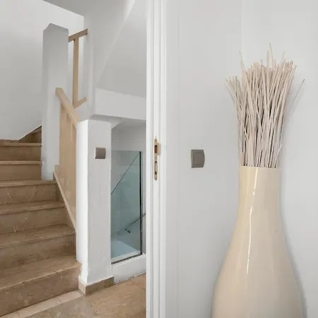 5Br Boutique Townhouse Hot Tub Near Puerto Banus *