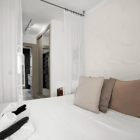 5Br Boutique Townhouse Hot Tub Near Puerto Banus Vakantiehuis