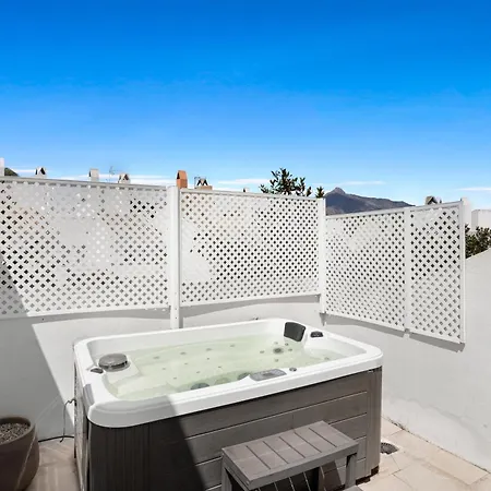 Vakantiehuis 5Br Boutique Townhouse Hot Tub Near Puerto Banus