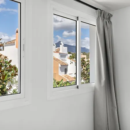 5Br Boutique Townhouse Hot Tub Near Puerto Banus *