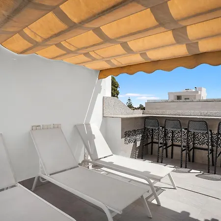 5Br Boutique Townhouse Hot Tub Near Puerto Banus Vakantiehuis