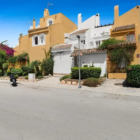 5Br Boutique Townhouse Hot Tub Near Puerto Banus Vakantiehuis Marbella