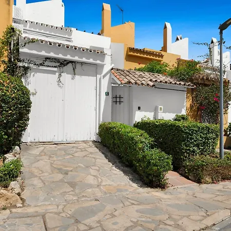 5Br Boutique Townhouse Hot Tub Near Puerto Banus Vakantiehuis
