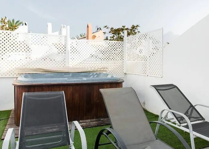 Boutique Townhouse With Hot Tub Near Puerto Banus Marbella
