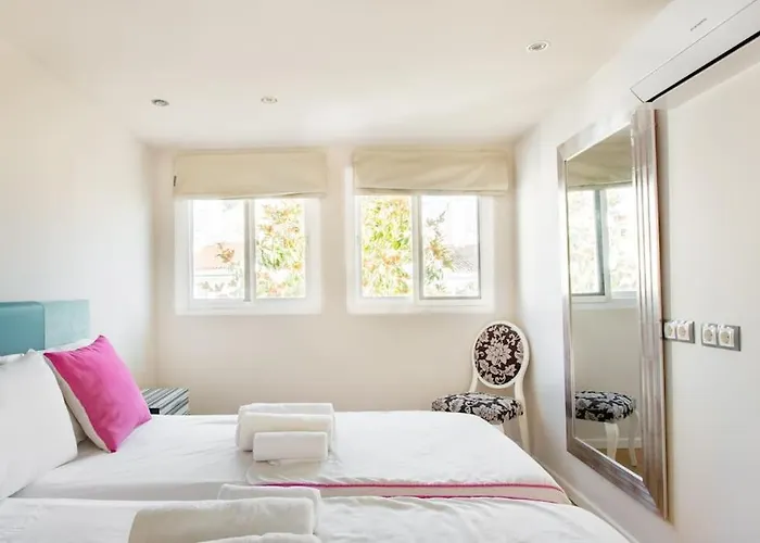 Boutique Townhouse With Hot Tub Near Puerto Banus *