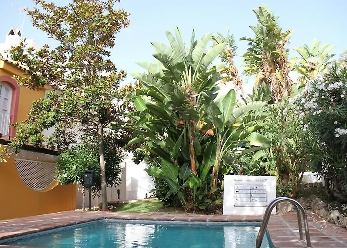 Nyaraló Boutique Townhouse With Hot Tub Near Puerto Banus Marbella