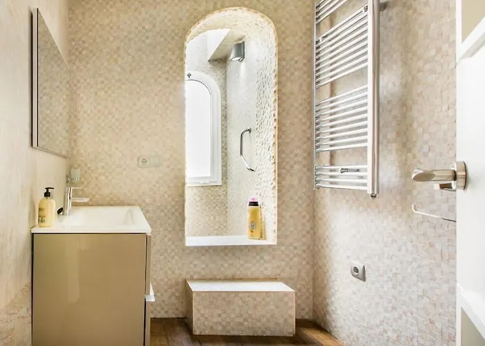 Nyaraló Boutique Townhouse With Hot Tub Near Puerto Banus *