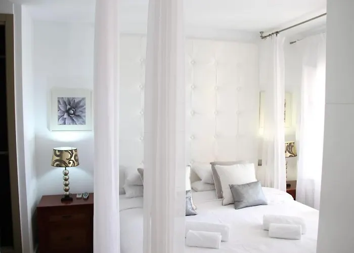 Boutique Townhouse With Hot Tub Near Puerto Banus