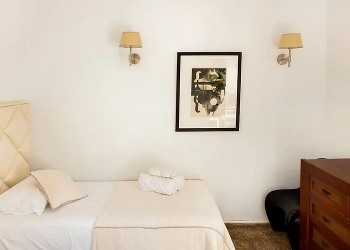 Nyaraló Boutique Townhouse With Hot Tub Near Puerto Banus Marbella