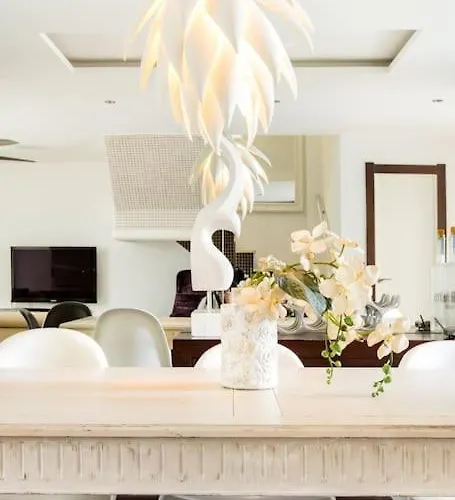 Boutique Townhouse With Hot Tub Near Puerto Banus Dom wakacyjny *