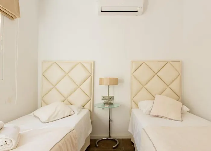 Boutique Townhouse With Hot Tub Near Puerto Banus Marbella