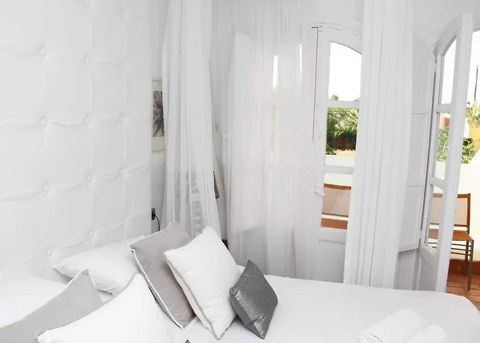 Boutique Townhouse With Hot Tub Near Puerto Banus