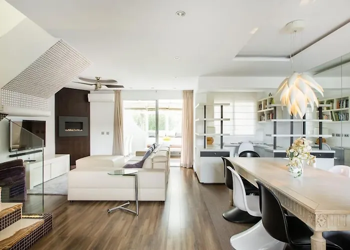 Boutique Townhouse With Hot Tub Near Puerto Banus *