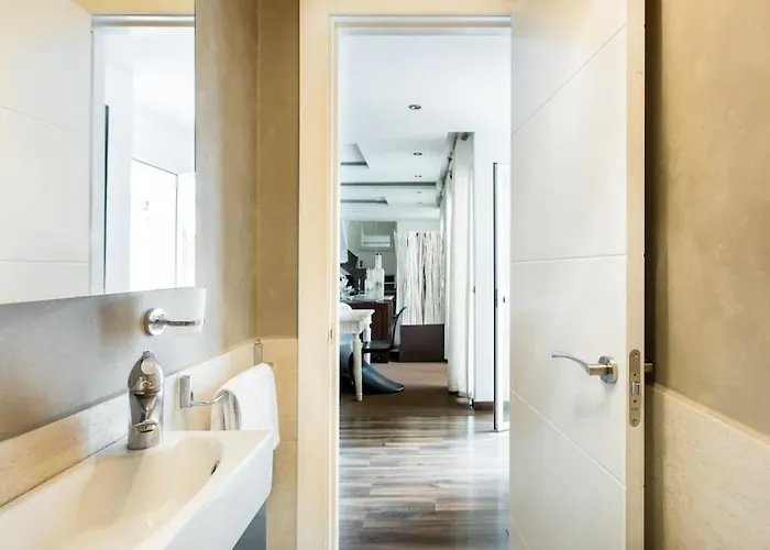 Boutique Townhouse With Hot Tub Near Puerto Banus Nyaraló