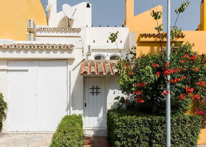 Dom wakacyjny Boutique Townhouse With Hot Tub Near Puerto Banus