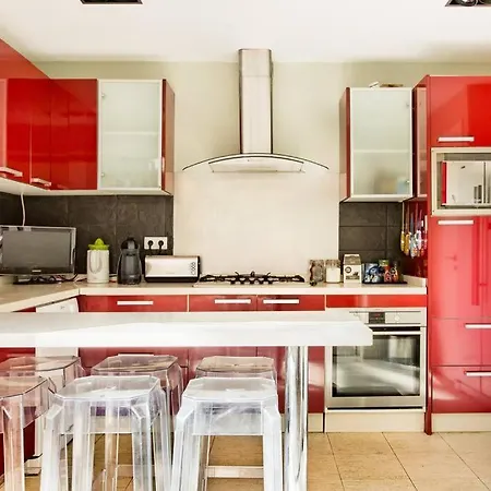 Σπίτι διακοπών Boutique Townhouse With Hot Tub Near Puerto Banus *