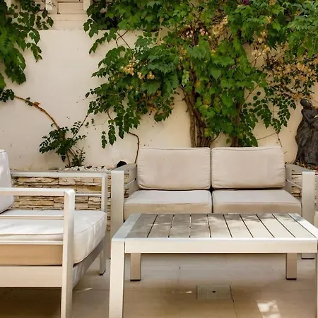 Boutique Townhouse With Hot Tub Near Puerto Banus *